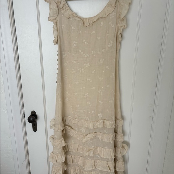 Doen Cream Flutter Sleeve Maxi Dress - Picture 6 of 8